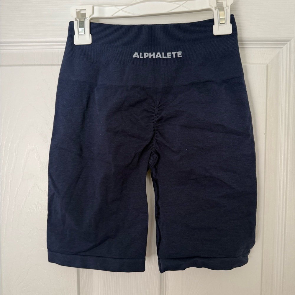 Alphalete AMPLIFY GRAVITY ULTRA-HIGH RISE BIKER SHORT